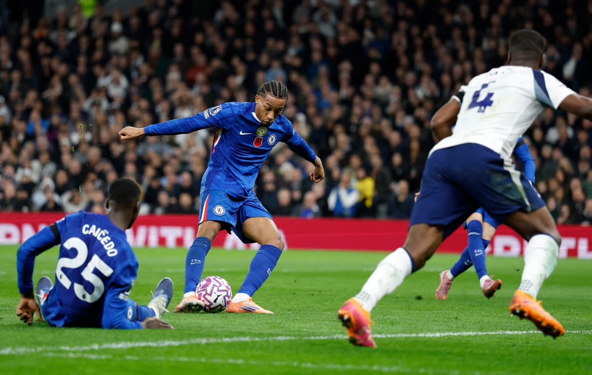 Chelsea Secure Narrow Victory Over Tottenham in Tense London Derby
