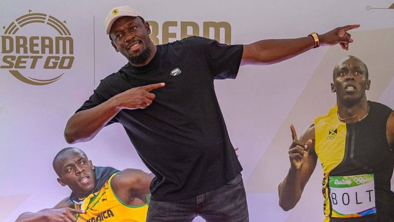 Usain Bolt Joins Wythenshawe Veterans Soccer Team
