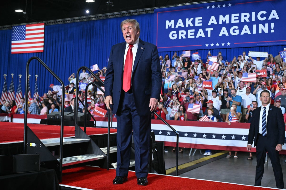 Trump Midterm Convention Labeled 'S*** Show' Over Scheduling Blunder