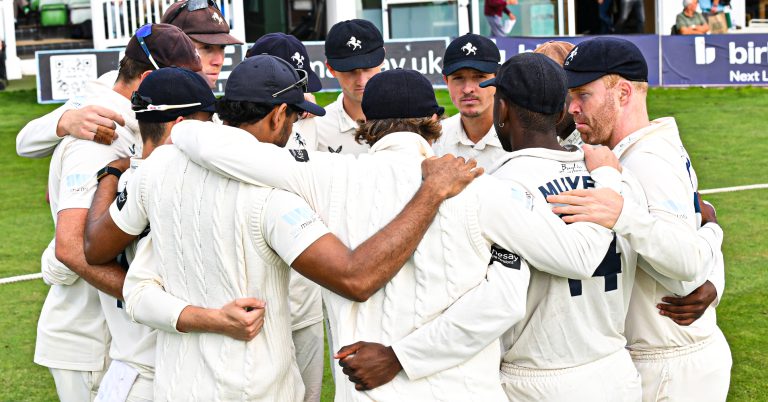 Seventeen Wickets Fall in Kent's Clash with Lancashire