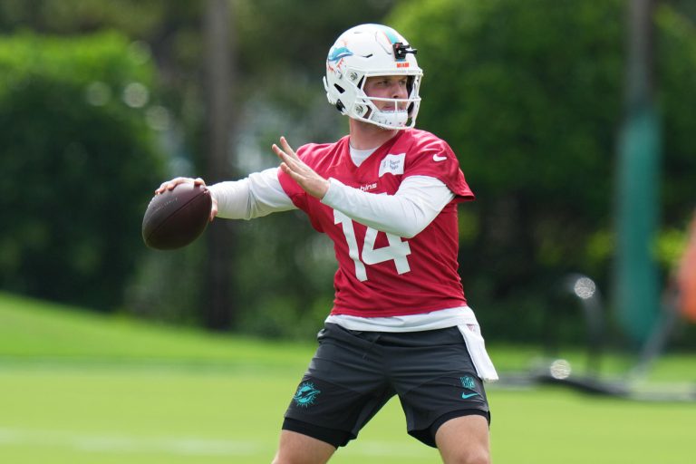 NFL Quarterback Earnings Per Year