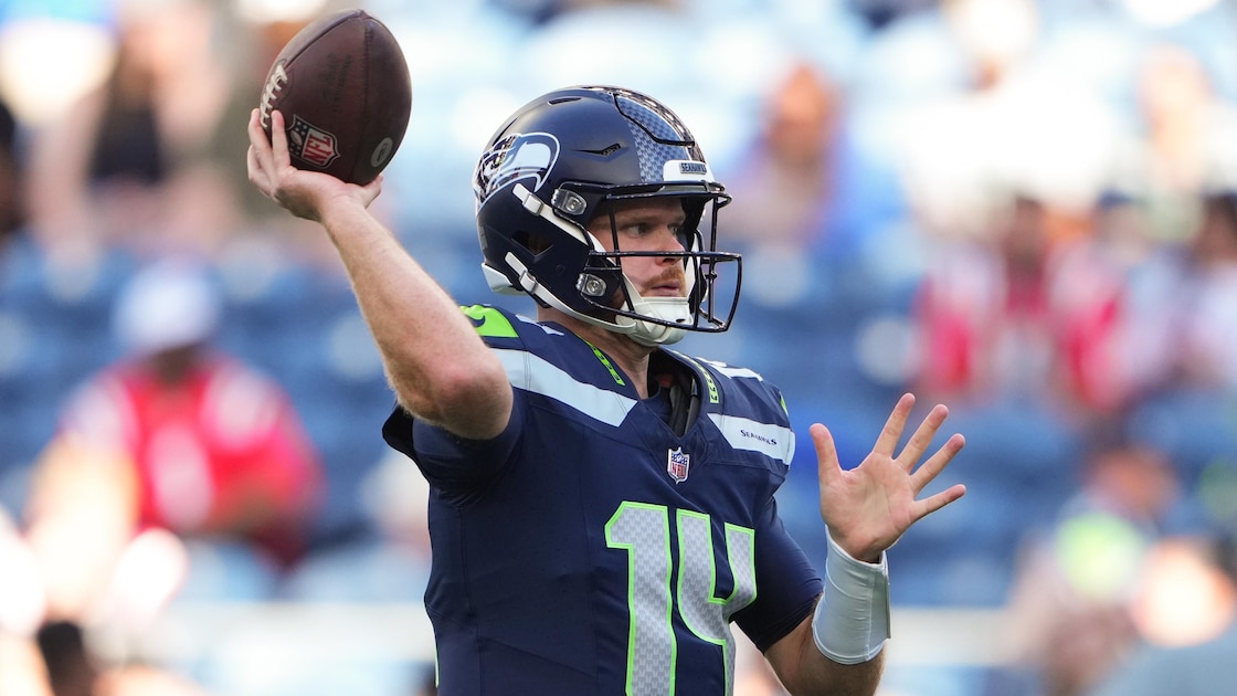 Sam Darnold Exits Seahawks Opener With Hip Injury