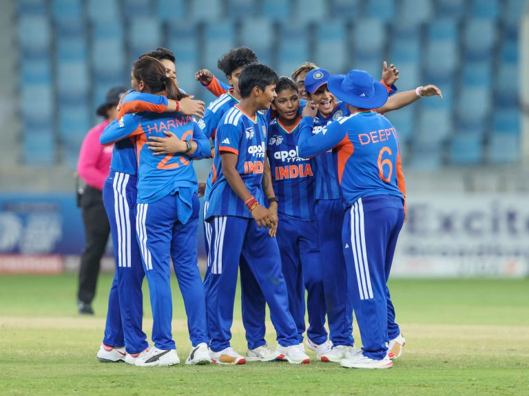 India Refuse Trophy After Winning Women's Asia Cup