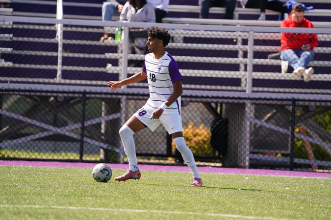 Chase Dade's Strike Lifts Men's Soccer Past Le Moyne