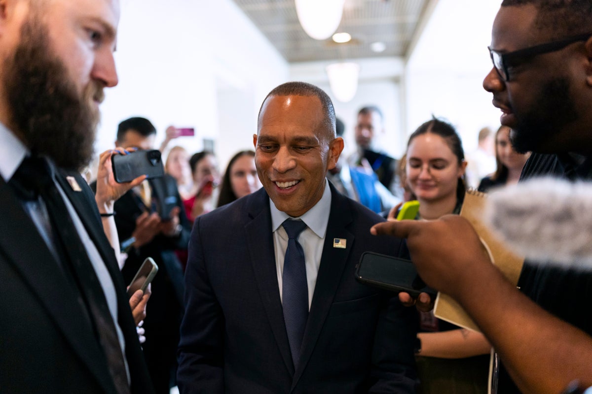 Jeffries Buys NFL Ad Blitz After Trump's $5,000 Midterm Promise