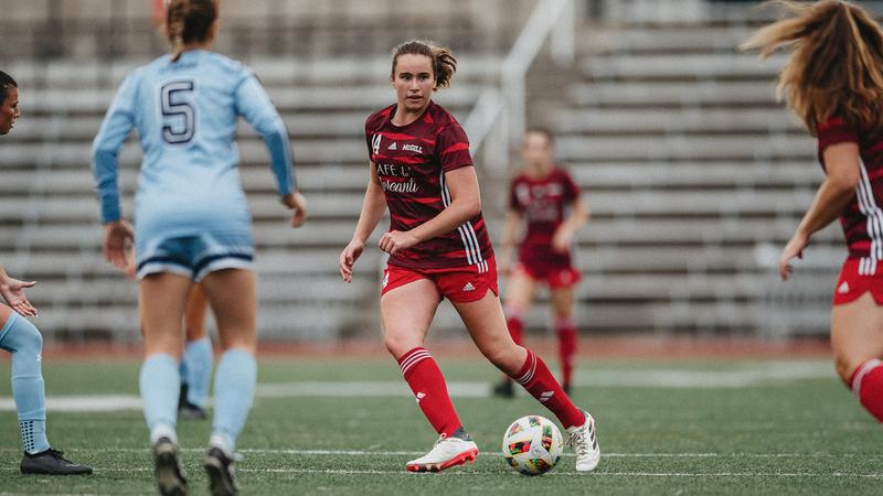 Honeybone's Penalty Kick Lifts Martlets Over UQTR