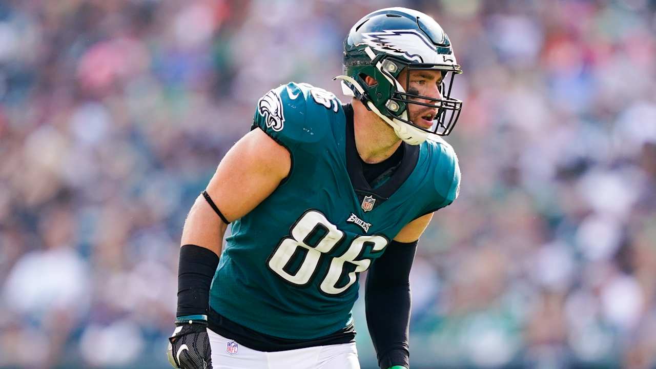 Eagles Bring Back Zach Ertz to Practice Squad